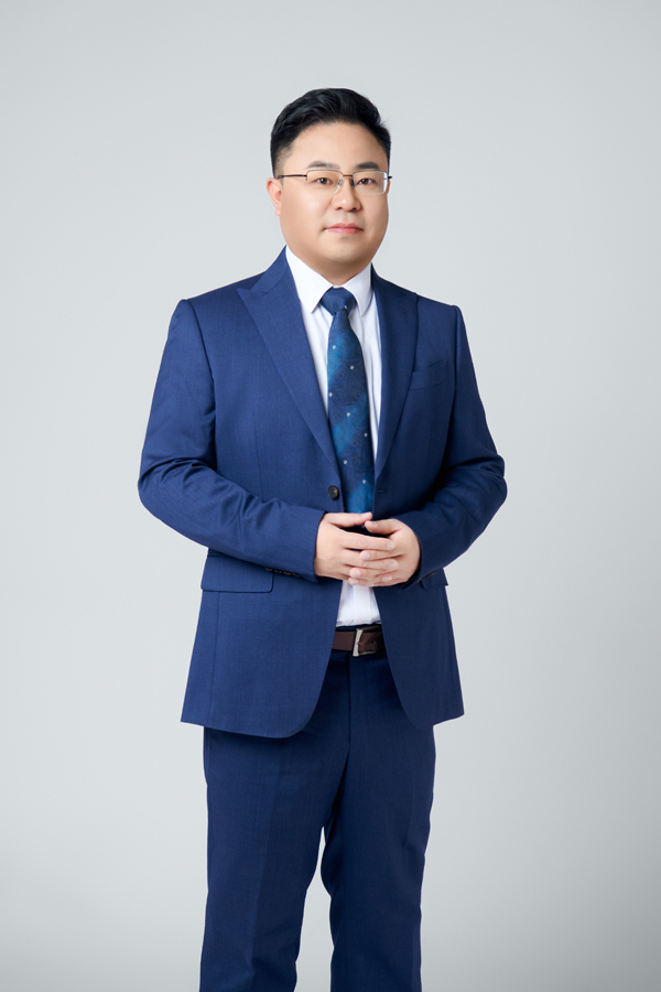 天津金牛電源材料有限責(zé)任公司 董事長(zhǎng) 劉鈞 天津金牛電源材料有限責(zé)任公司 董事長(zhǎng) 劉鈞