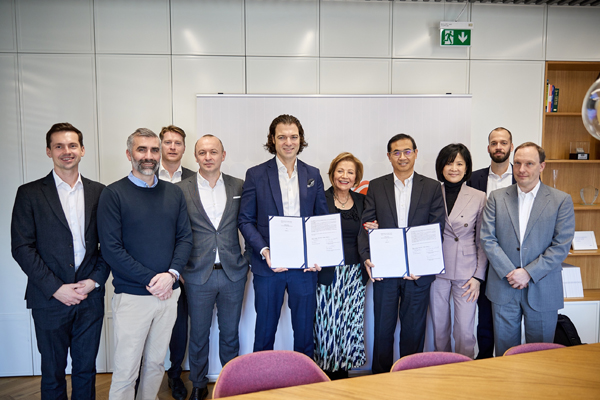 簽約雙方合影留念 簽約雙方合影留念