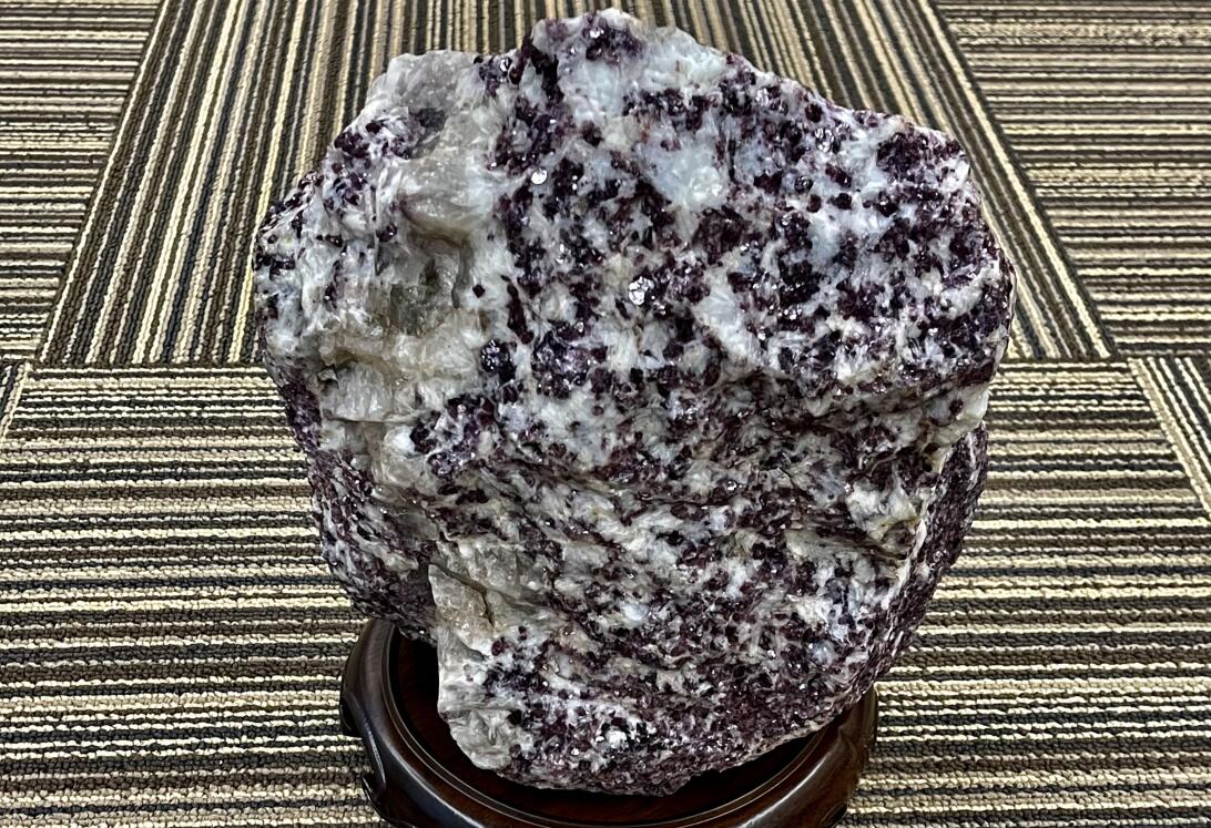 澳礦鋰輝石價格目前堅挺 核心原材料搶奪不能盲目樂觀