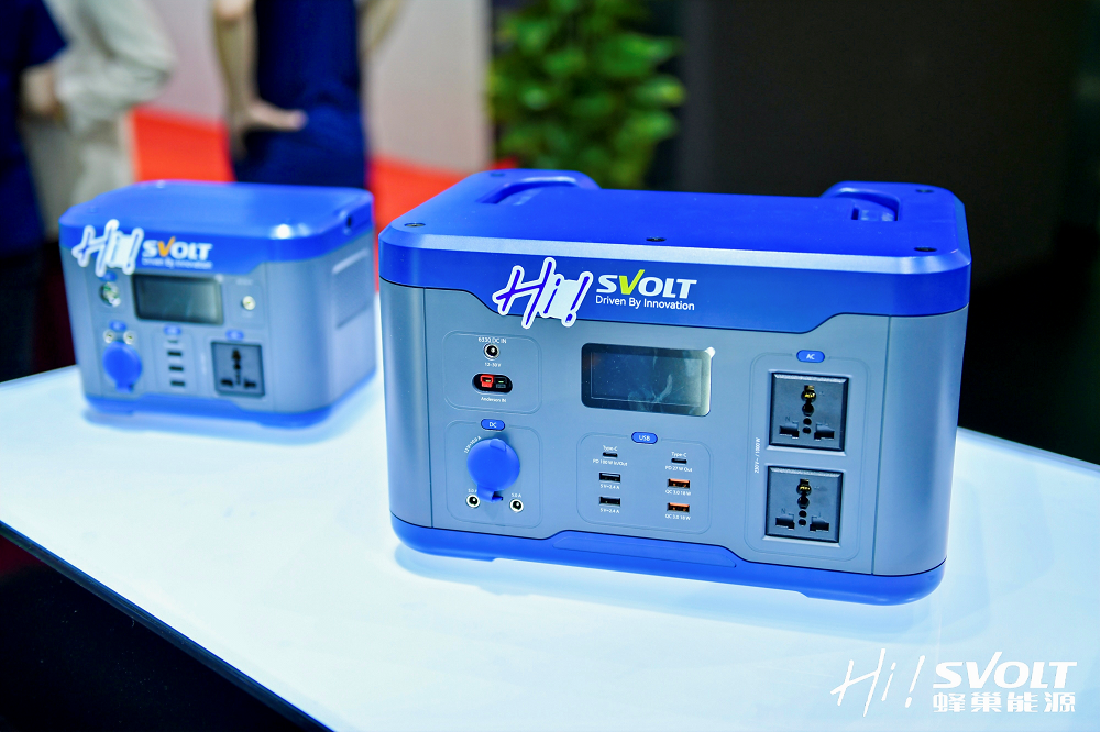 蜂巢能源上海車展首發坦克聯名款便攜式儲能電源