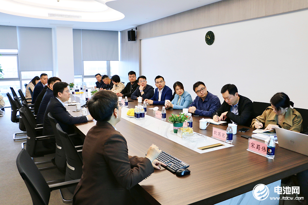 中國電池新能源產(chǎn)業(yè)鏈調(diào)研團一行參觀考察鑫鉑瑞 中國電池新能源產(chǎn)業(yè)鏈調(diào)研團一行參觀考察鑫鉑瑞