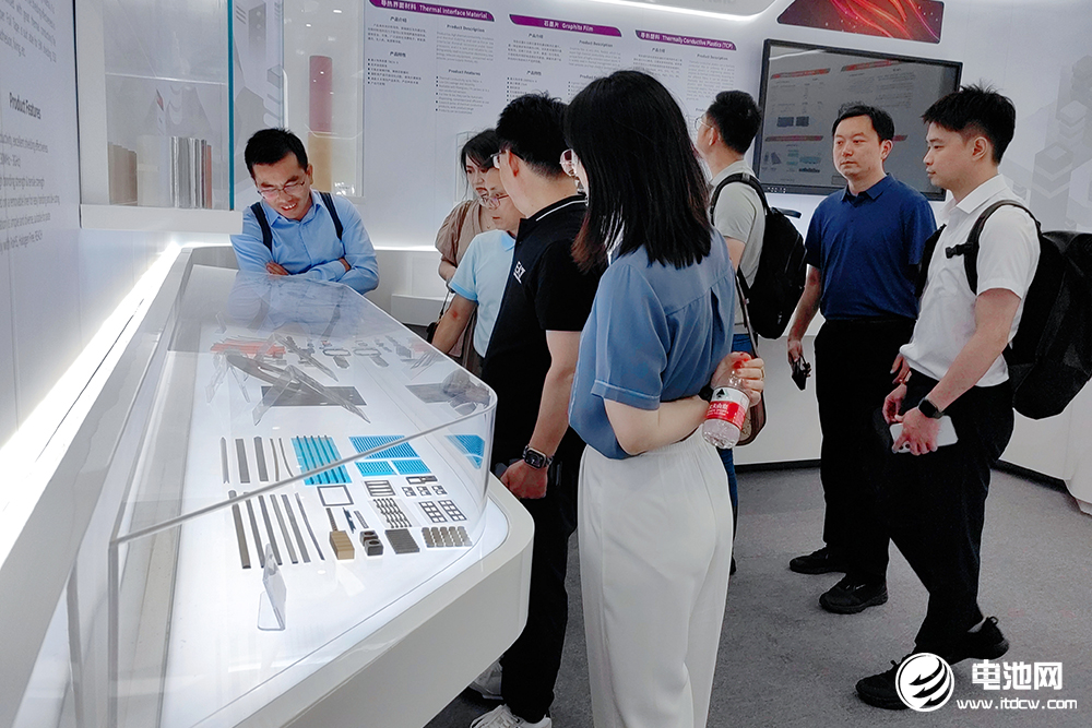 中國電池新能源產業鏈調研團一行到訪飛榮達