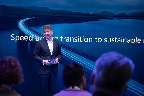 寧德時代歐洲總裁徐天浩在神行超充電池歐洲發布會上致辭