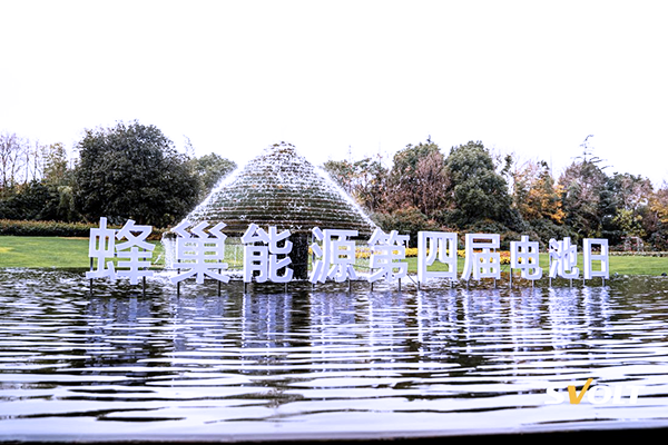 飛疊+短刀+快充 蜂巢能源第四屆電池日楊紅新再談行業(yè)內(nèi)卷 飛疊+短刀+快充 蜂巢能源第四屆電池日楊紅新再談行業(yè)內(nèi)卷