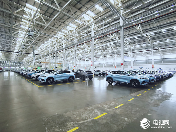 8年前首創800V高壓平臺 比亞迪再創黑科技讓快充秒變超充 8年前首創800V高壓平臺 比亞迪再創黑科技讓快充秒變超充