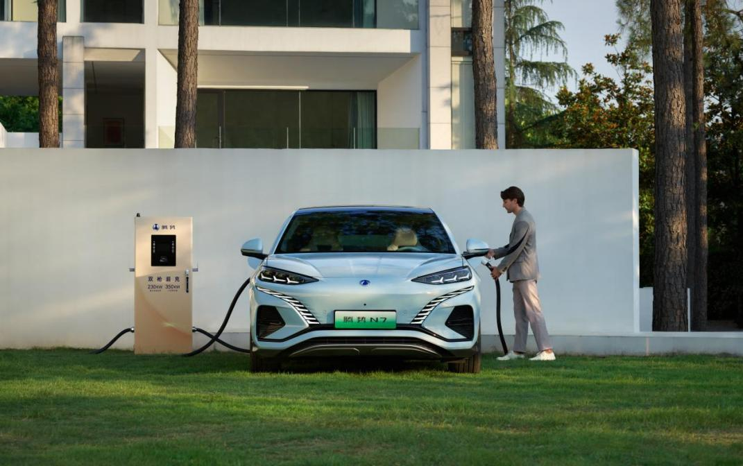 8年前首創800V高壓平臺 比亞迪再創黑科技讓快充秒變超充 8年前首創800V高壓平臺 比亞迪再創黑科技讓快充秒變超充