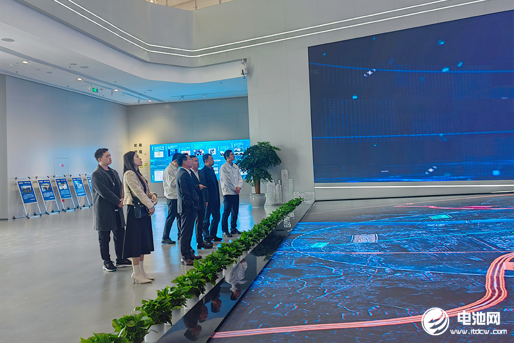 中國電池新能源產(chǎn)業(yè)鏈調研團一行參觀考察萬向一二三 中國電池新能源產(chǎn)業(yè)鏈調研團一行參觀考察萬向一二三