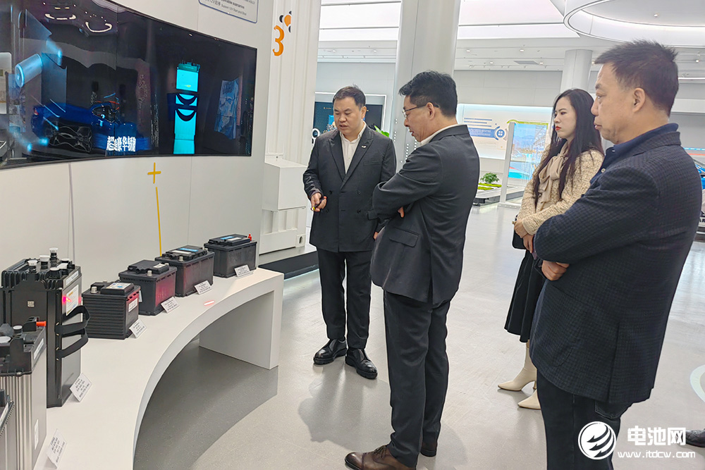 中國電池新能源產(chǎn)業(yè)鏈調研團一行參觀考察萬向一二三 中國電池新能源產(chǎn)業(yè)鏈調研團一行參觀考察萬向一二三