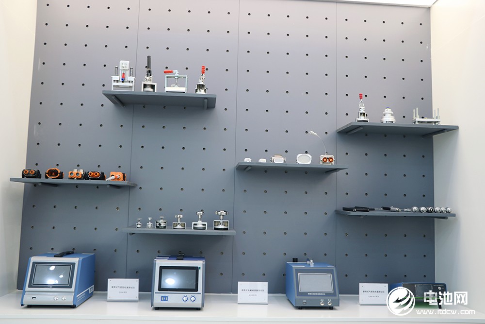 中國電池新能源產業鏈調研團一行參觀考察固恒能源