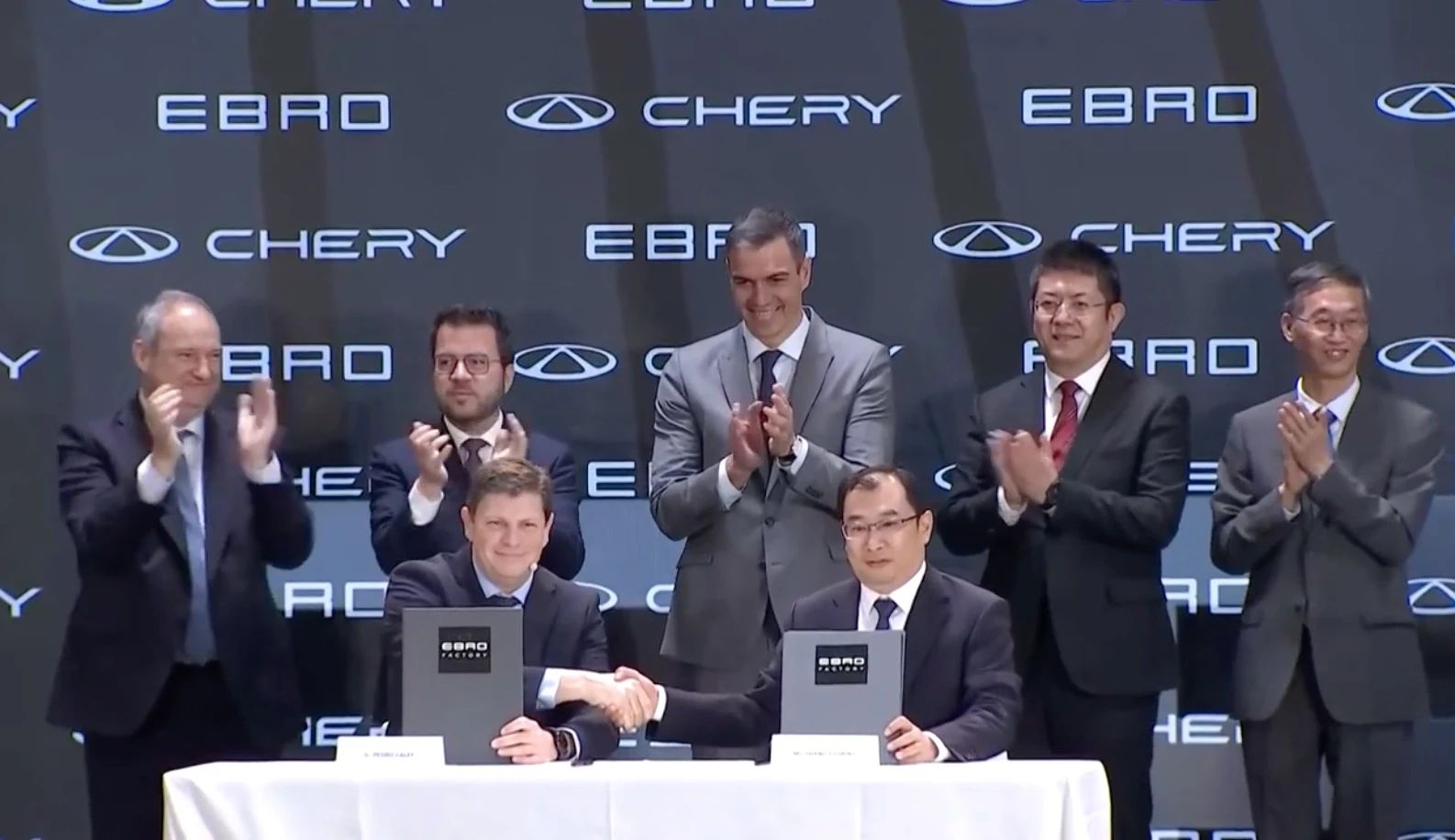 奇瑞汽車與埃布羅電動汽車簽署協議,來源:《國家報》(El País) 奇瑞汽車與埃布羅電動汽車簽署協議,來源:《國家報》(El País)