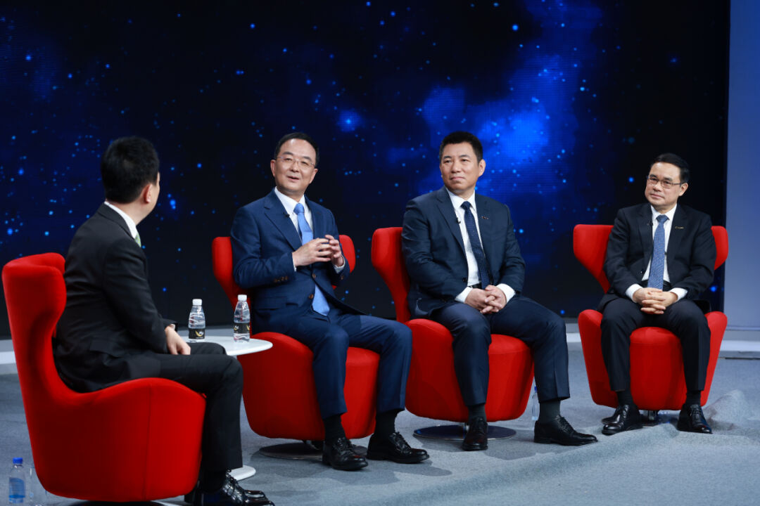 新能源汽車“價格戰(zhàn)”打響！消費者、企業(yè)，雙贏？這場對話信息量巨大