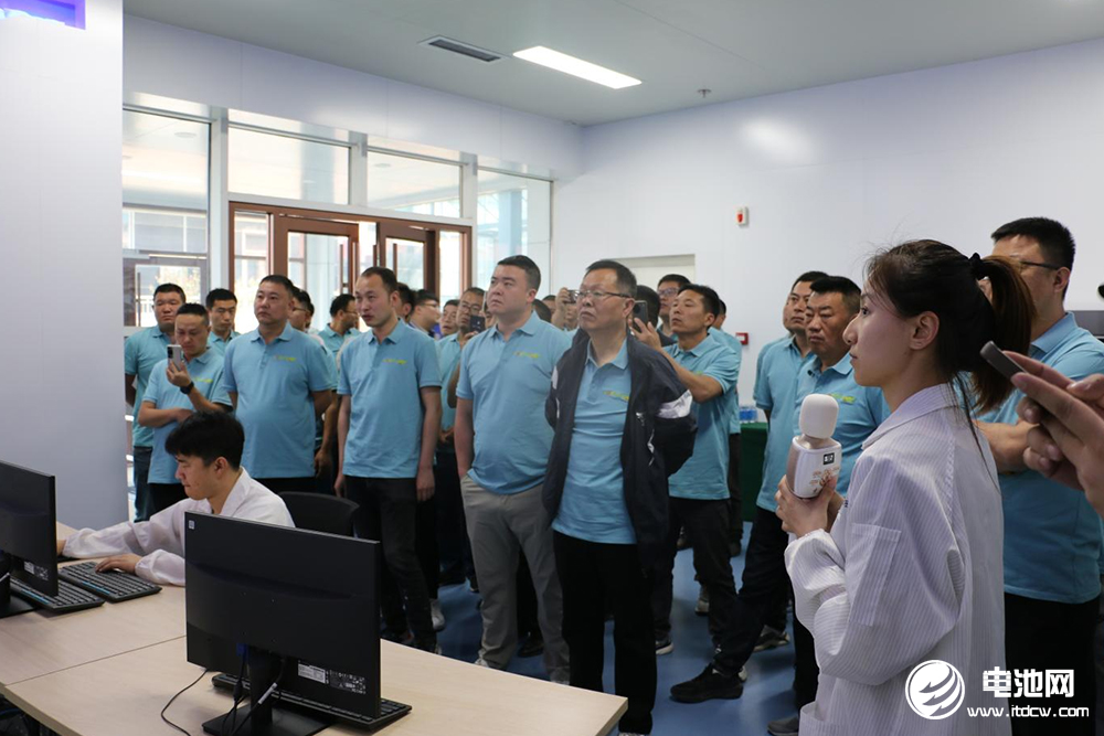 多氟多動力電池累計裝車超30萬輛 大圓柱電池加速市場滲透 多氟多動力電池累計裝車超30萬輛 大圓柱電池加速市場滲透