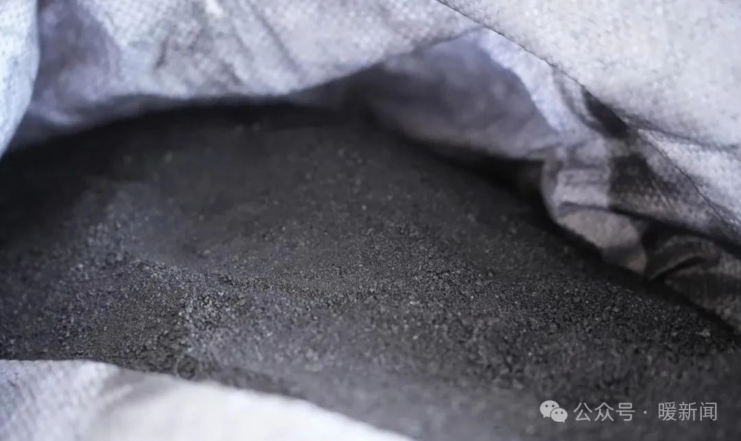 鄂爾多斯新創新材料有限公司首批試生產的鋰離子負極材料產品