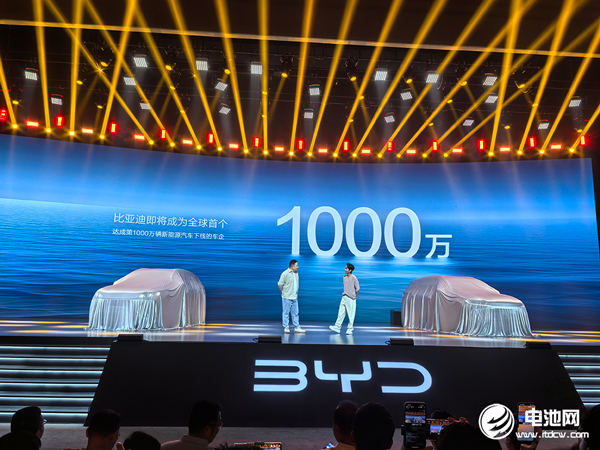 國民SUV雙車共舞!比亞迪距離第1000萬輛新能源車下線不遠了! 國民SUV雙車共舞!比亞迪距離第1000萬輛新能源車下線不遠了!