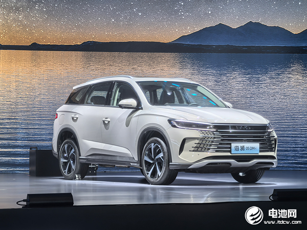 國民SUV雙車共舞!比亞迪距離第1000萬輛新能源車下線不遠了! 國民SUV雙車共舞!比亞迪距離第1000萬輛新能源車下線不遠了!