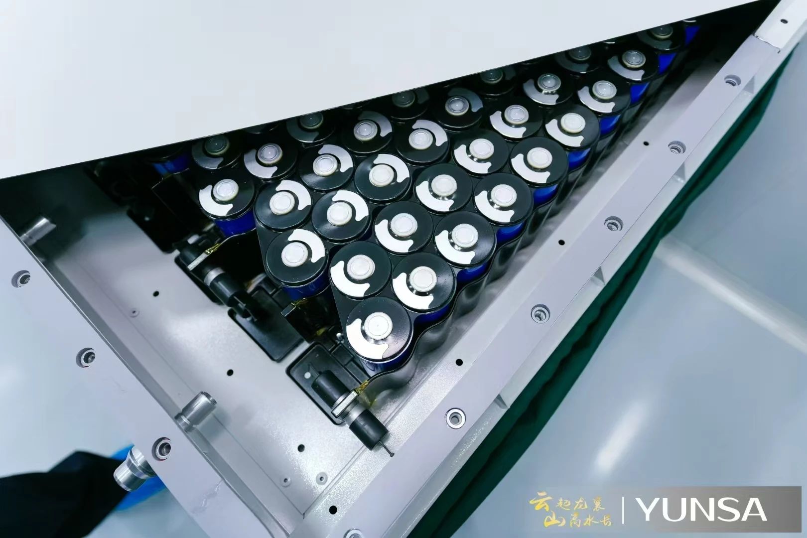 云山動(dòng)力大圓柱量產(chǎn)示范線投產(chǎn)