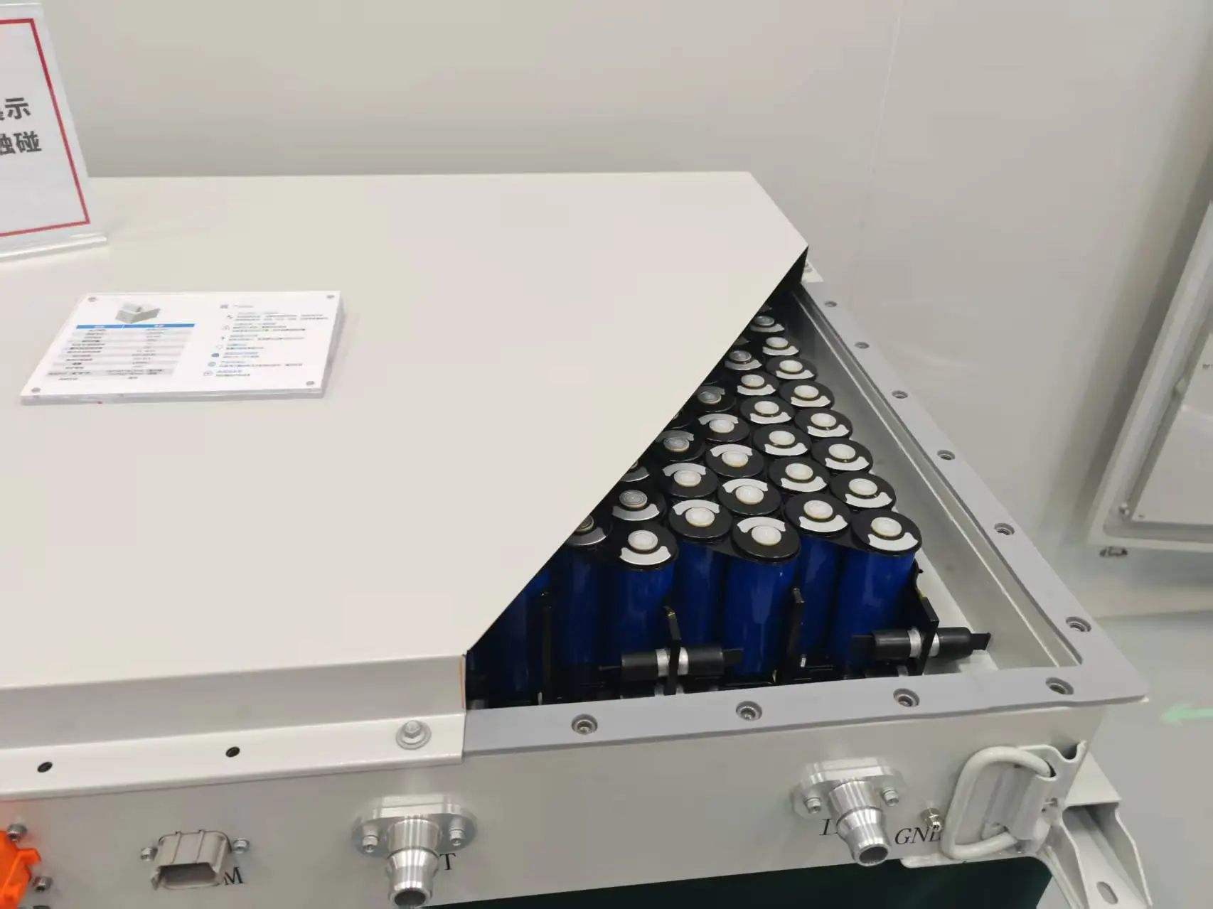 云山動(dòng)力大圓柱量產(chǎn)示范線投產(chǎn)