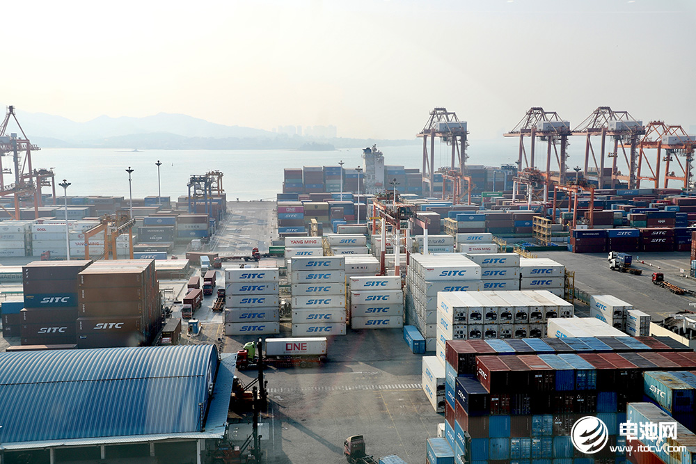 中國電池新能源產業鏈調研采訪團一行參觀考察廈門象嶼