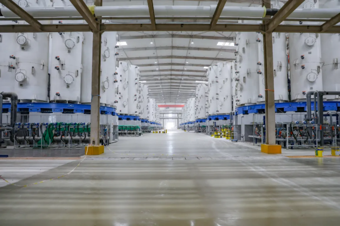 總投資超70億！中國(guó)鹽湖年產(chǎn)4萬(wàn)噸基礎(chǔ)鋰鹽一體化項(xiàng)目試產(chǎn)