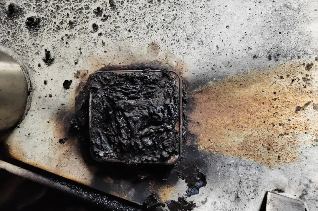 背后有“炸”!一周超160萬(wàn)臺(tái)召回,為何充電寶變“充電爆”?