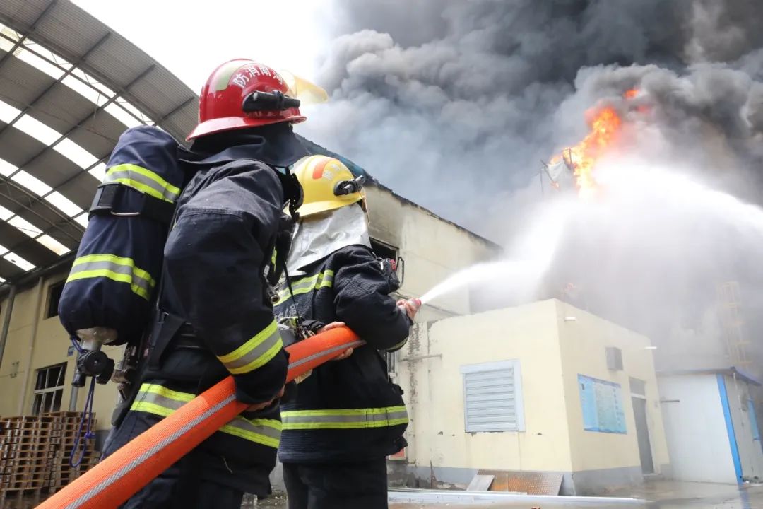 突發!臺灣首家超級電池工廠起火,河南一電池組裝車間起火!