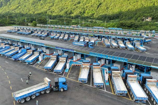 華為打造!全球首個百兆瓦級重卡超充站在四川綿陽投運