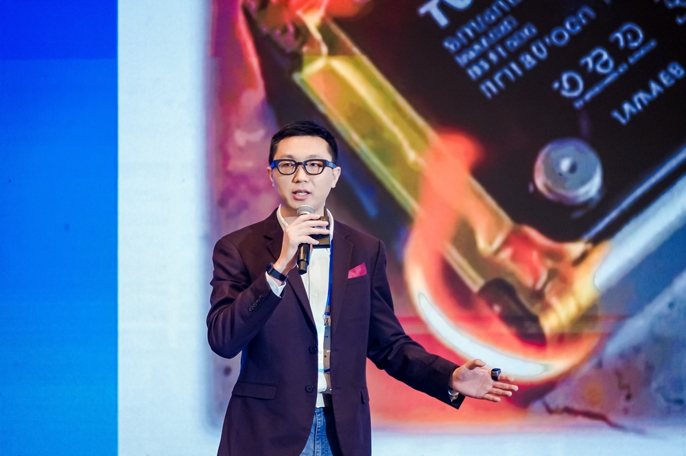 豪鵬科技“軟甲固電”發布 固態電池“三步走”路線圖披露